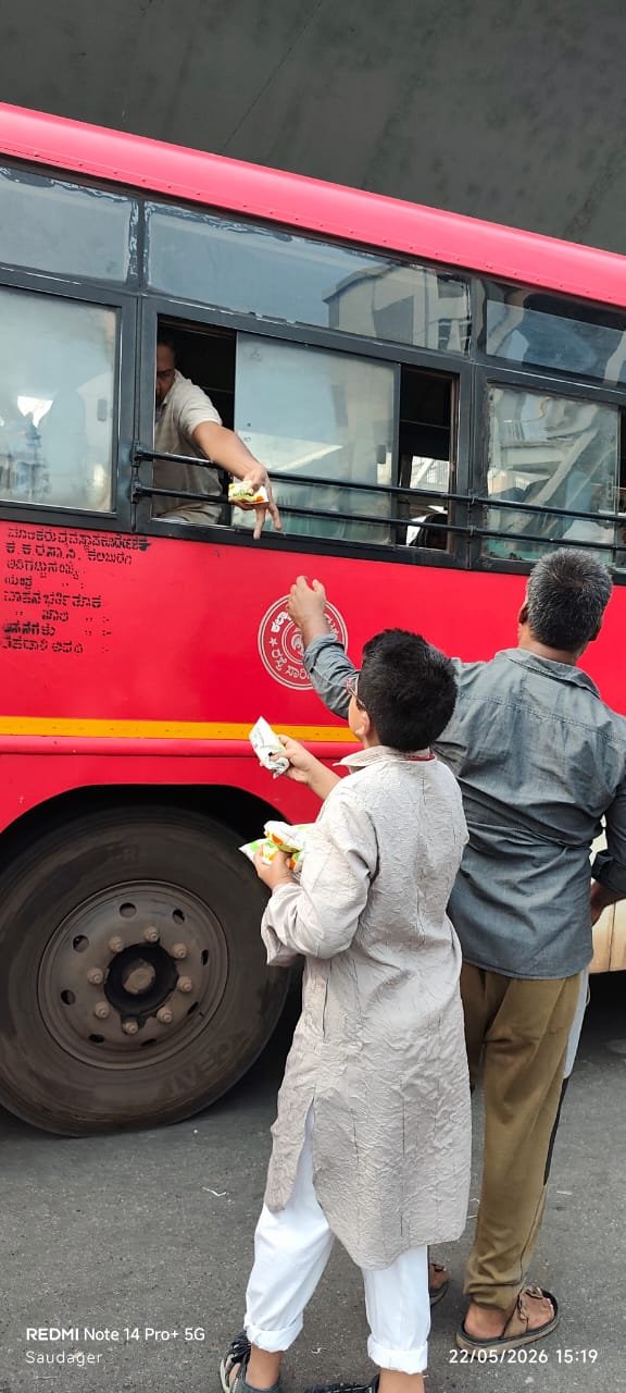 AIPIF volunteers distributing water and food to passengers at a bus stand